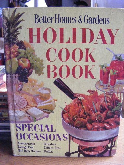BETTER HOMES & GARDENS HOLIDAY COOK BOOK   1968  