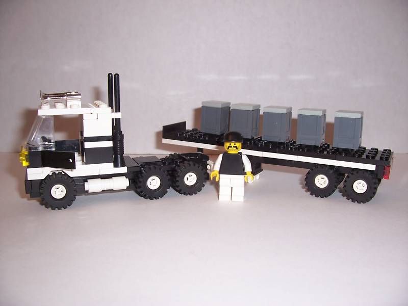 LEGO   SEMI TRUCK w/ LOAD & Minifig (White & Black)  